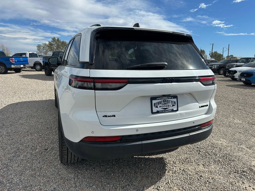 Used 2023 Jeep Grand Cherokee Limited w/ Black Appearance Package image 8