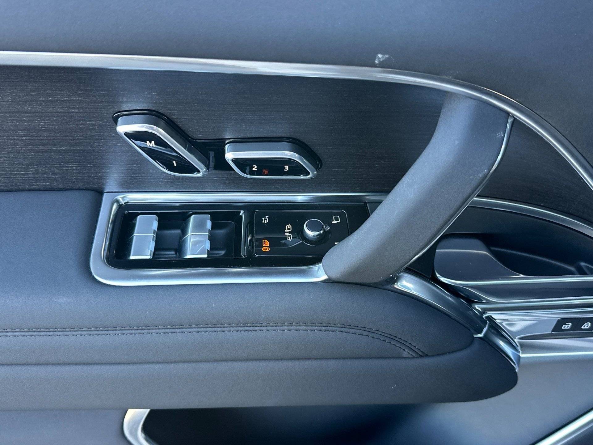 Used 2023 Land Rover Range Rover First Edition image 12