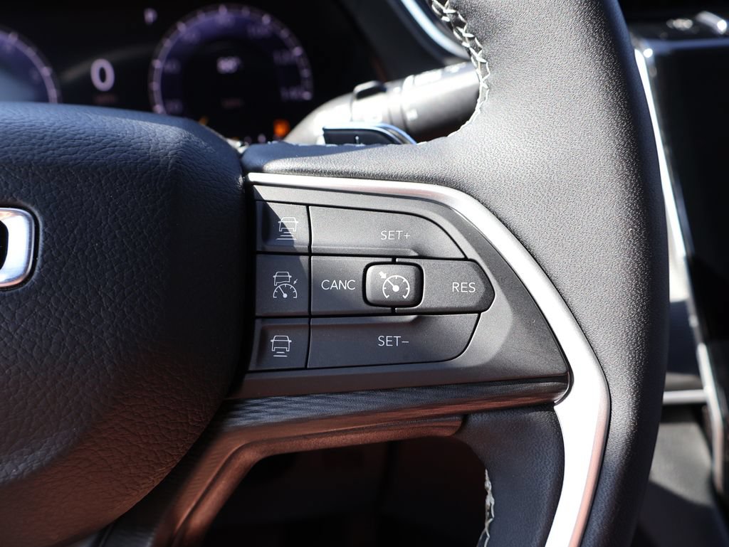 Used 2024 Jeep Grand Cherokee L Altitude AWD/4WD image 30