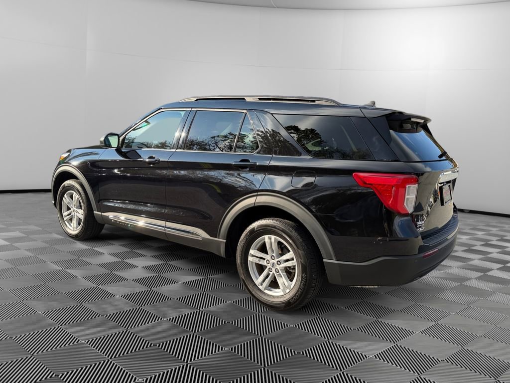 Used 2024 Ford Explorer XLT image 5