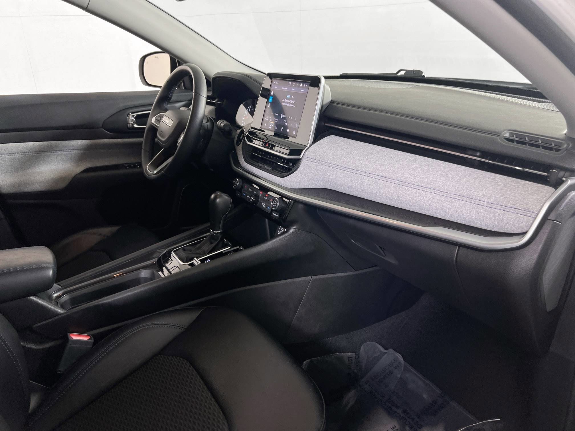 Used 2022 Jeep Compass Latitude w/ Convenience Group image 27