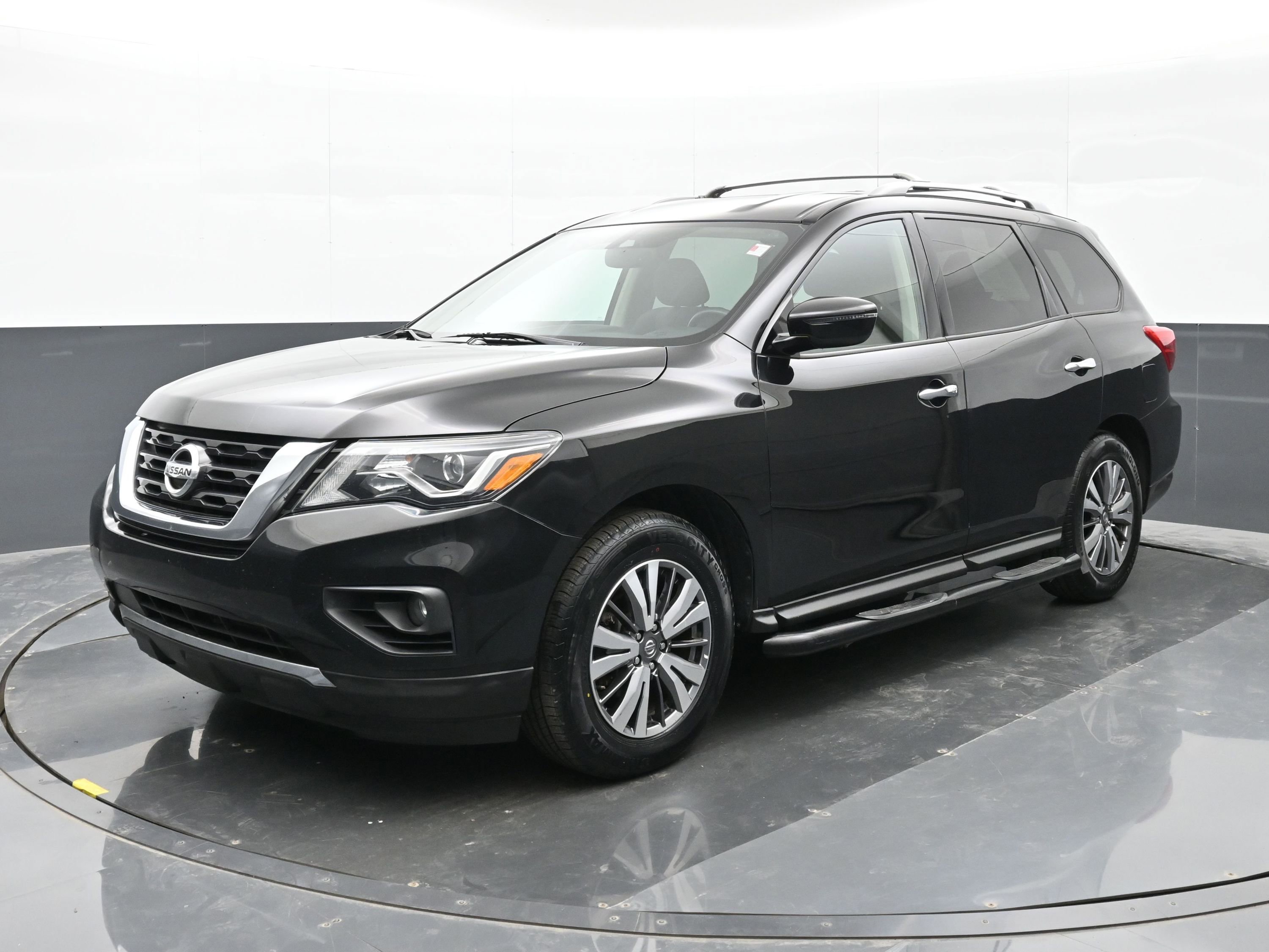 Used 2020 Nissan Pathfinder SV image 8