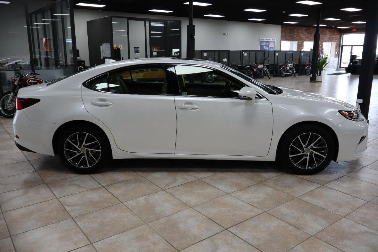 Used 2016 Lexus ES 350 w/ Luxury Package w/Wood Trim image 6