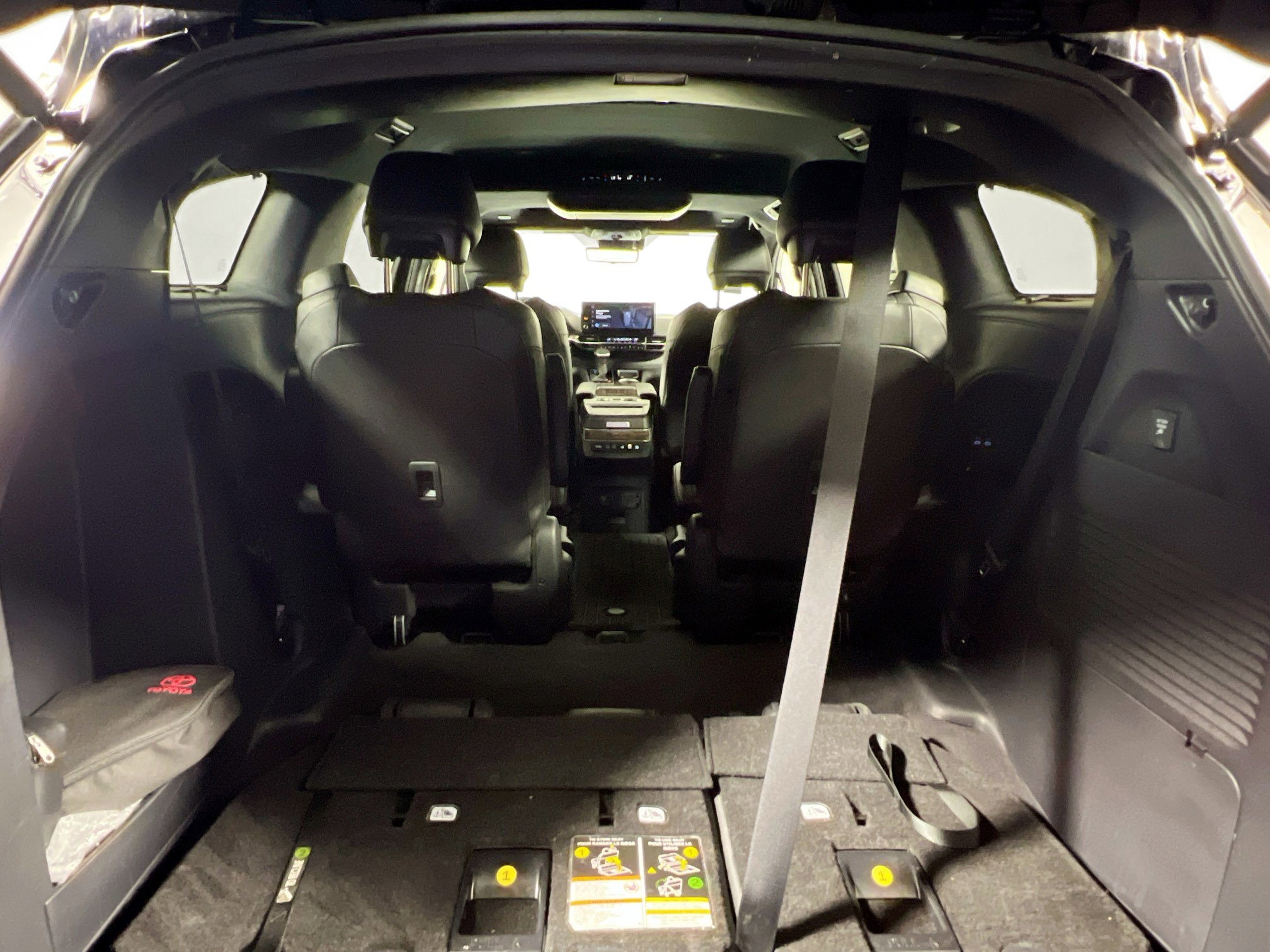 Used 2025 Toyota Sienna Platinum image 34