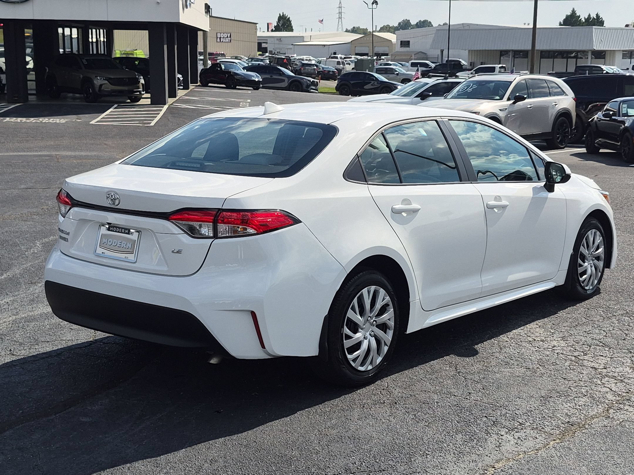 Used 2025 Toyota Corolla LE FWD image 5
