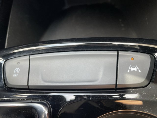 Used 2025 Chevrolet Trax LT FWD image 17