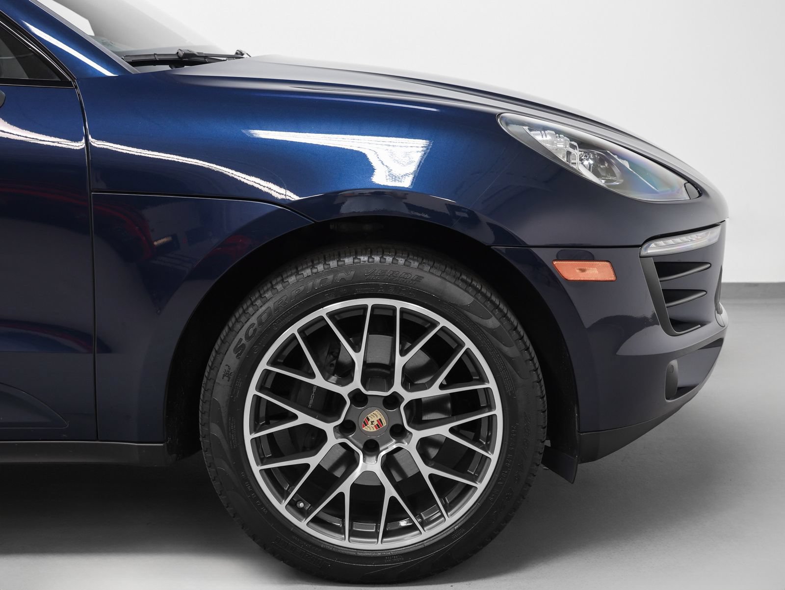 Certified 2018 Porsche Macan Sport Edition AWD/4WD image 14