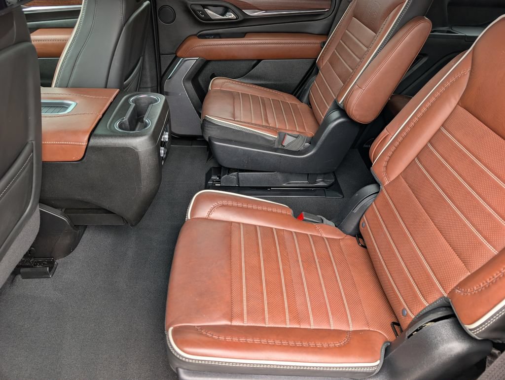 Used 2024 GMC Yukon Denali Ultimate AWD/4WD image 17
