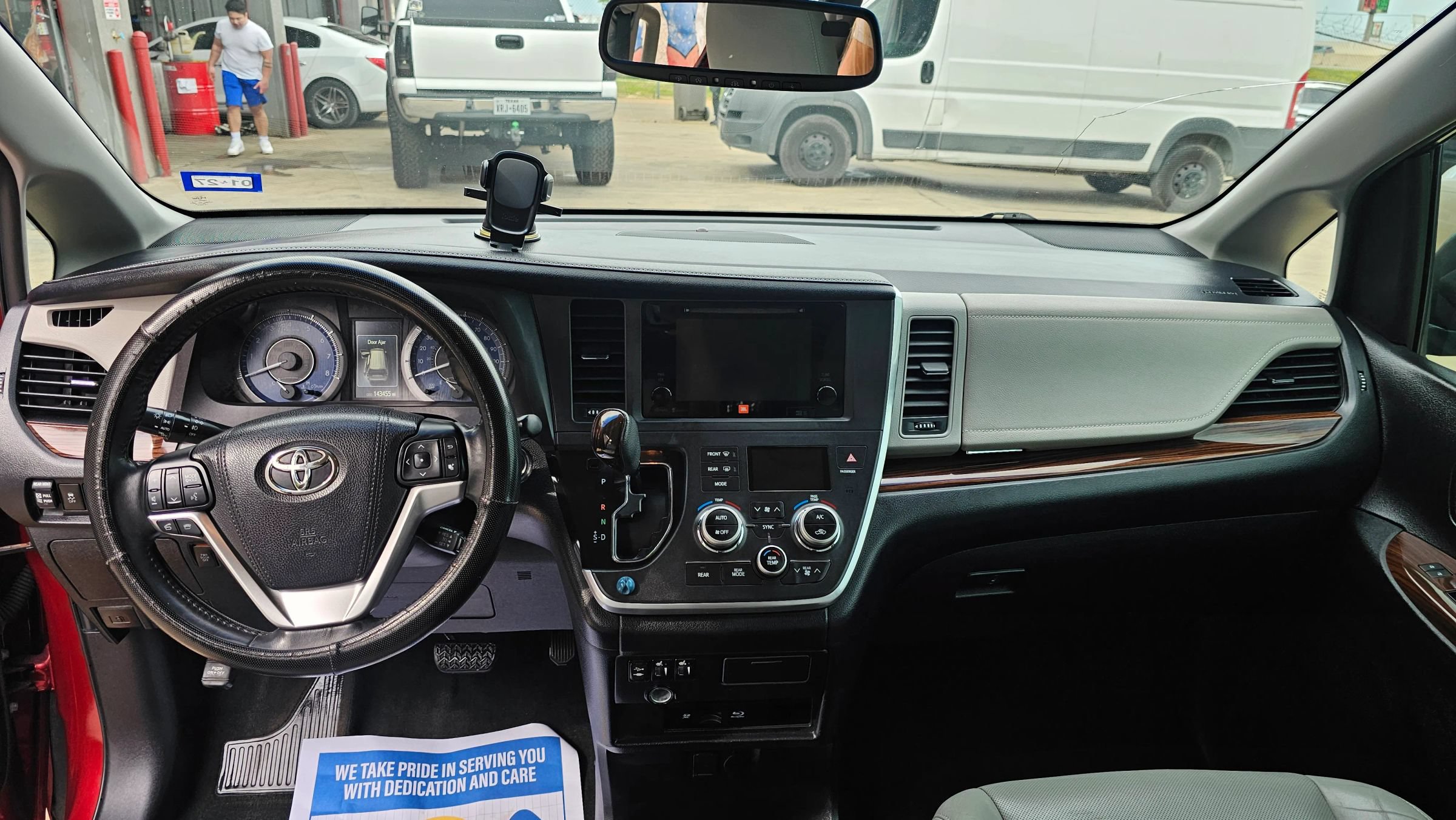 Used 2015 Toyota Sienna Limited Premium FWD image 18