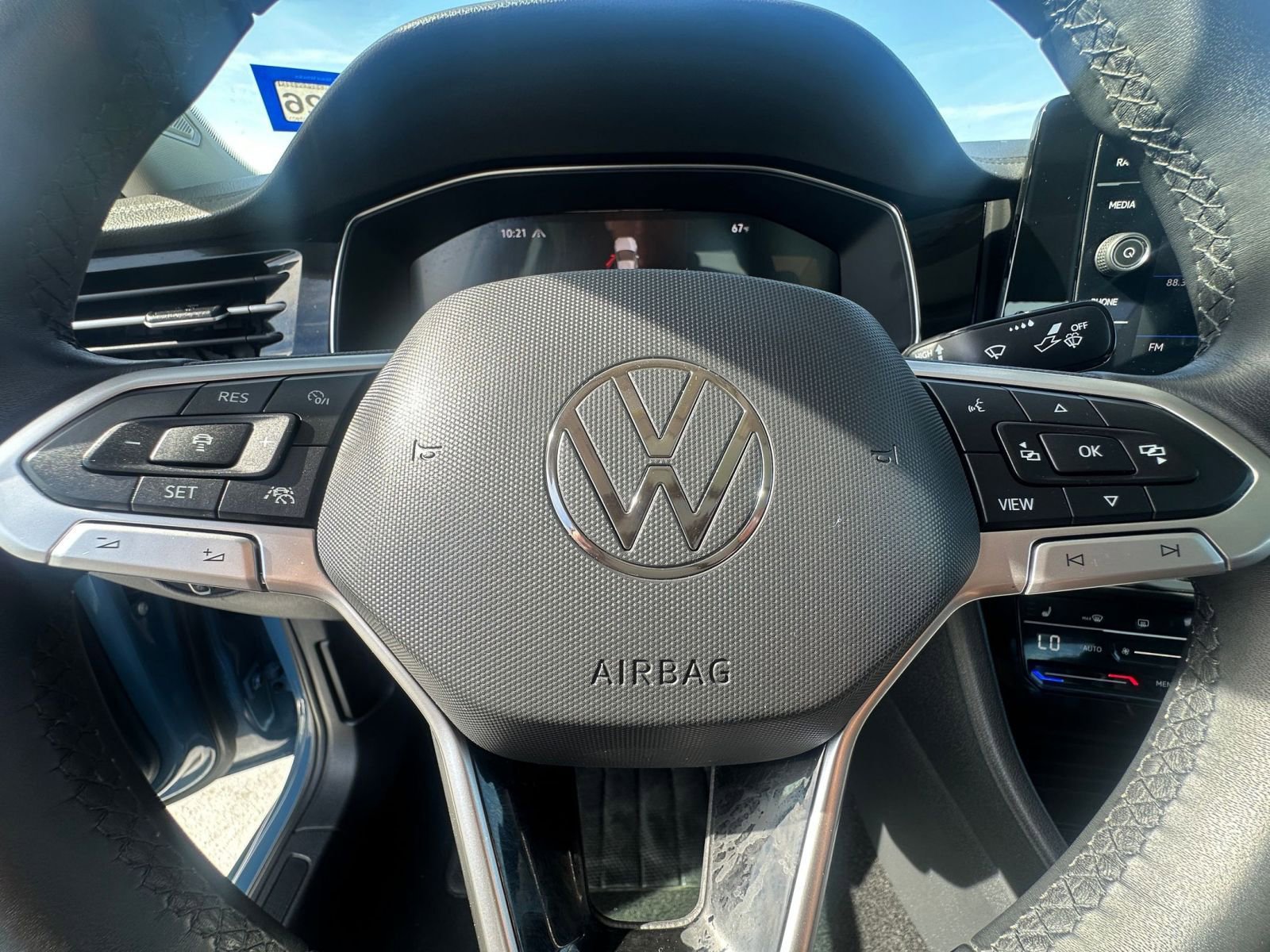Used 2025 Volkswagen Jetta SE image 28