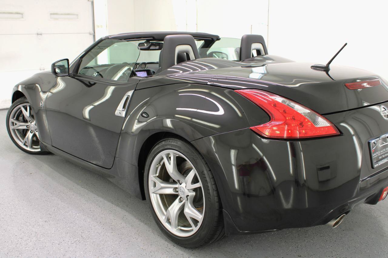 Used 2010 Nissan 370Z Touring w/ Sport Pkg RWD image 16