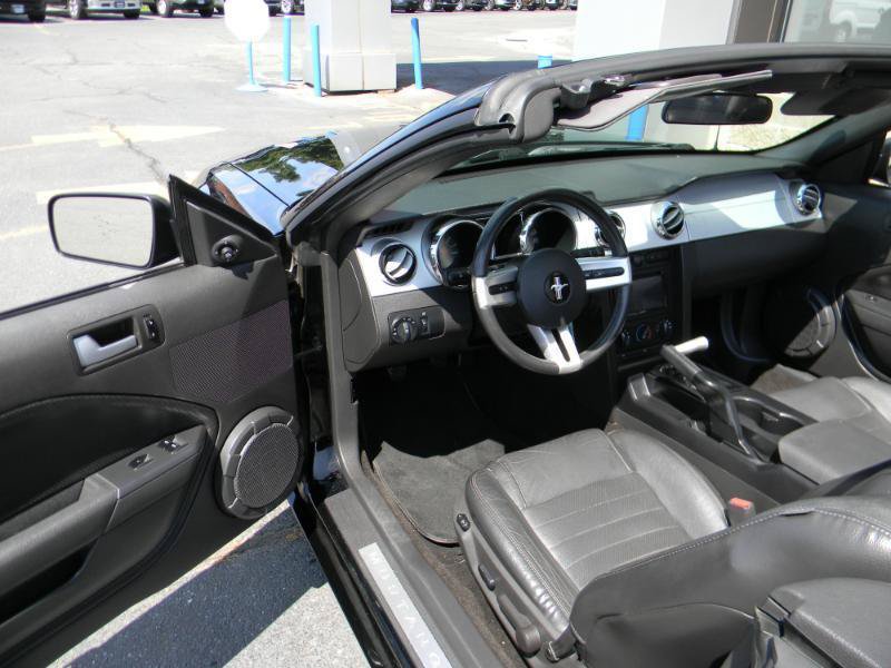 Used 2005 Ford Mustang GT RWD image 17