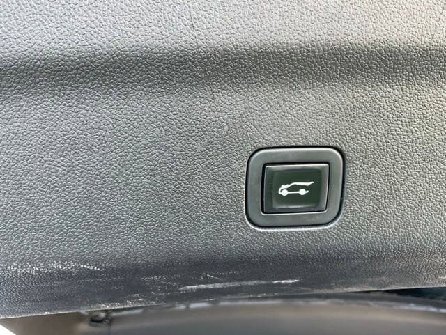 Used 2021 Chevrolet Suburban High Country AWD/4WD image 12