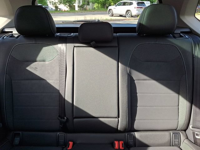 Certified 2024 Volkswagen Taos SE w/ Panoramic Sunroof Package AWD/4WD image 19
