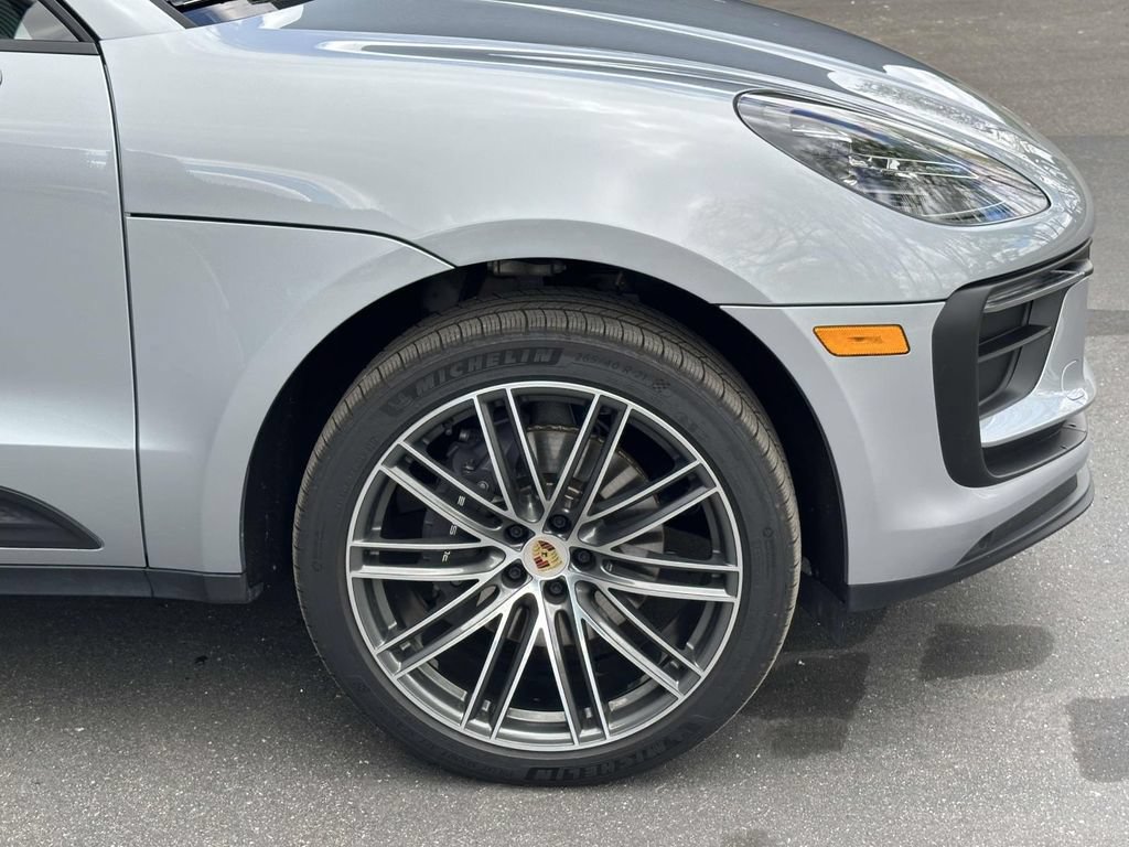Certified 2026 Porsche Macan AWD/4WD image 9
