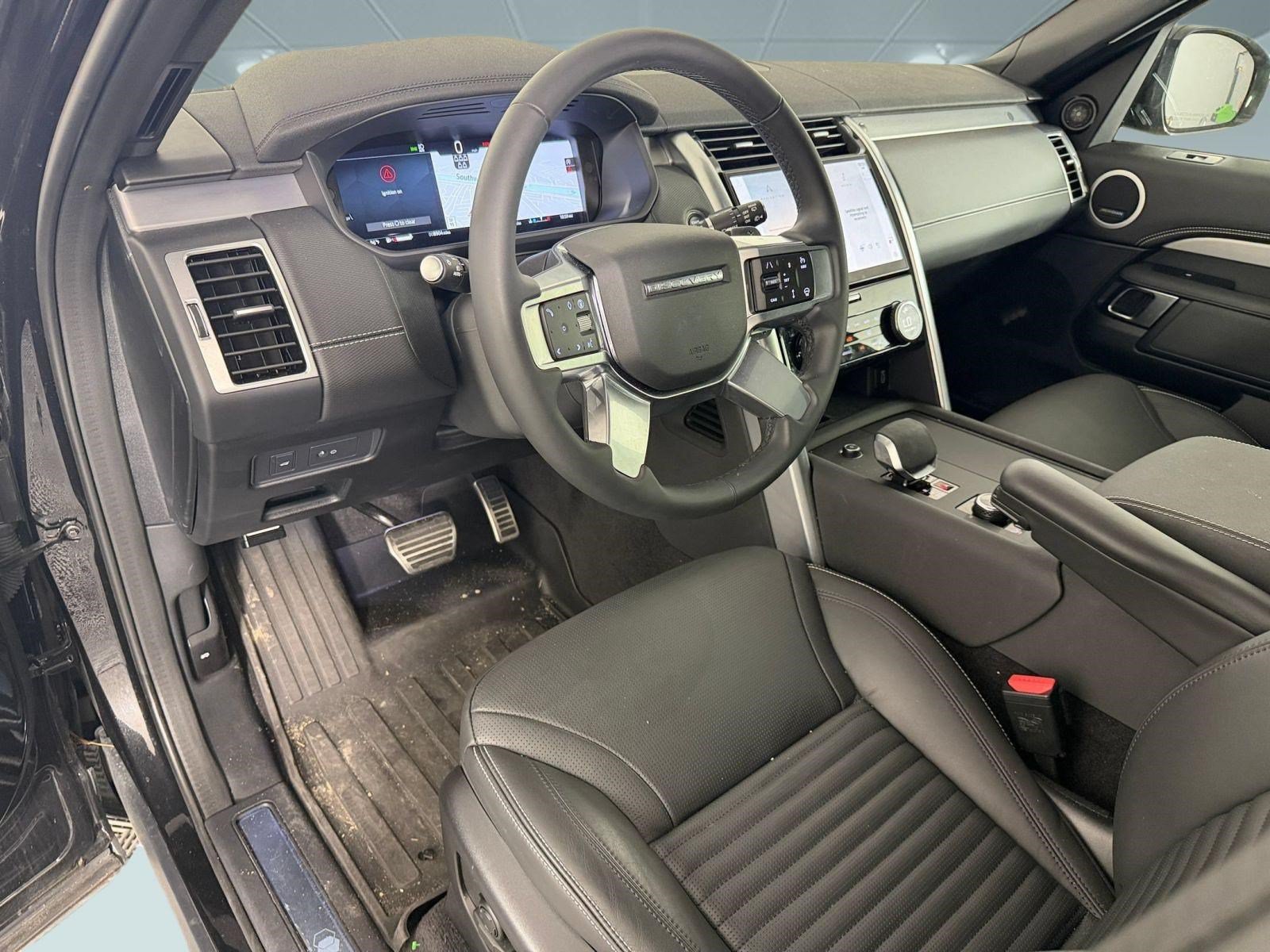 Used 2026 Land Rover Discovery Limited Edition AWD/4WD image 3
