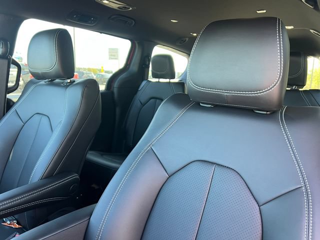 New 2026 Chrysler Pacifica Select AWD/4WD image 10