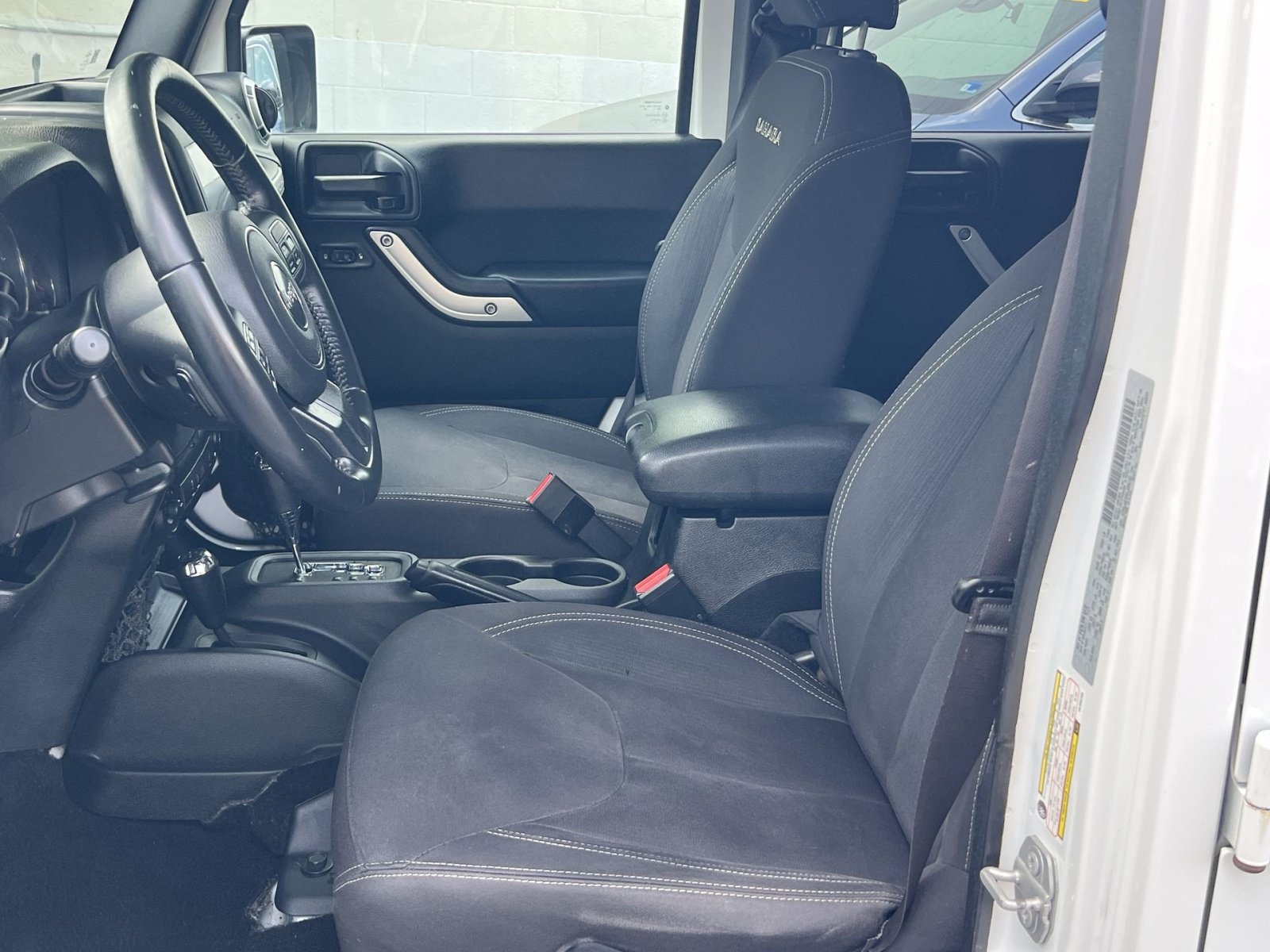 Used 2017 Jeep Wrangler Unlimited Sahara w/ Connectivity Group AWD/4WD image 12