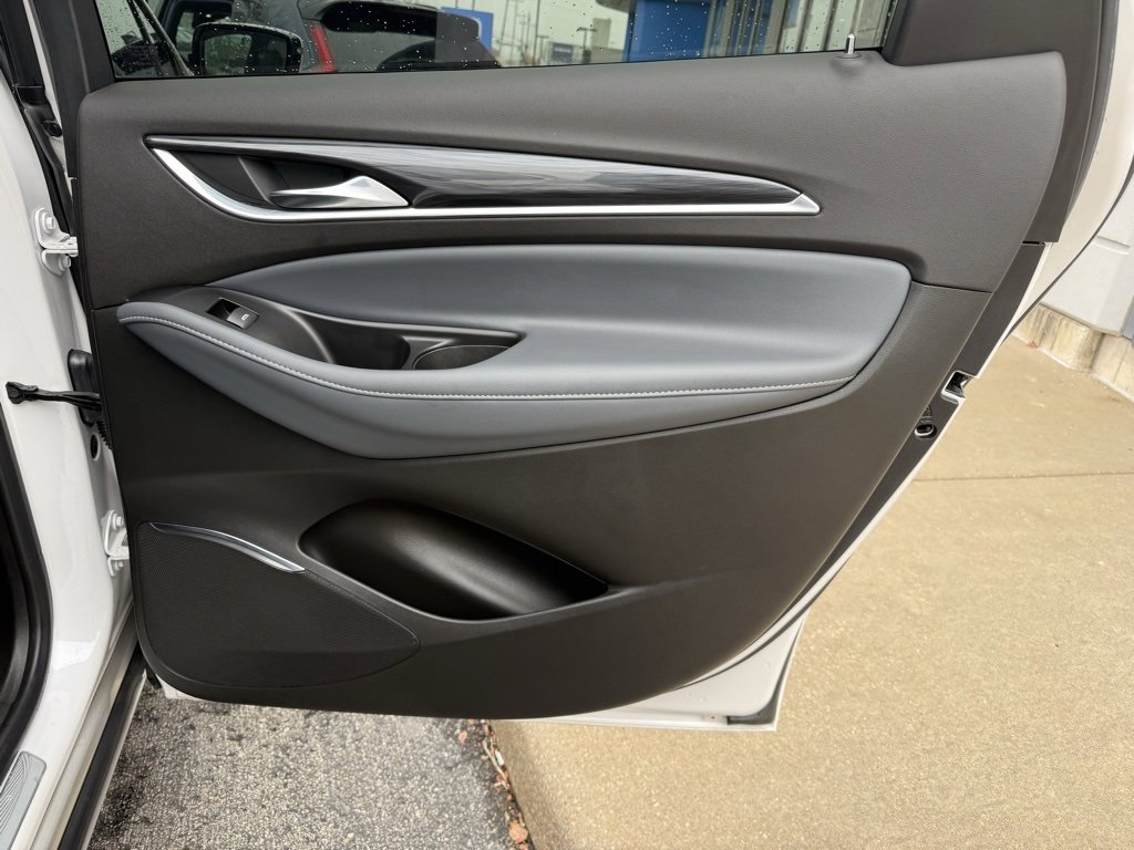 Used 2022 Buick Enclave Premium image 38