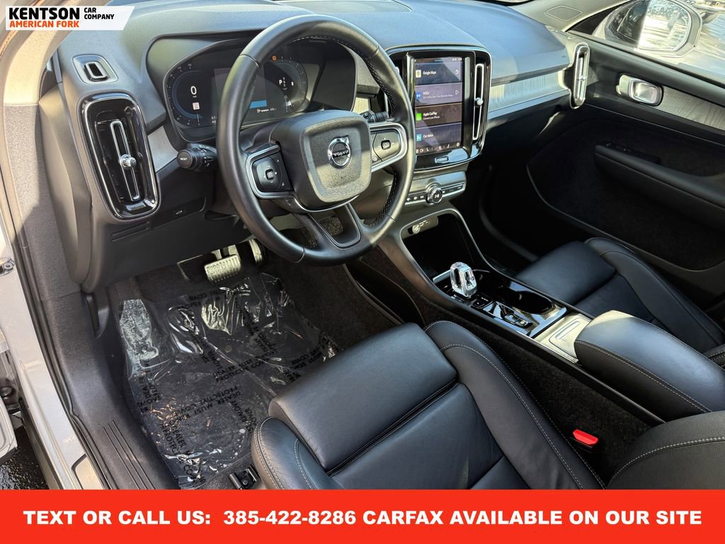 Used 2025 Volvo XC40 B5 Plus image 28
