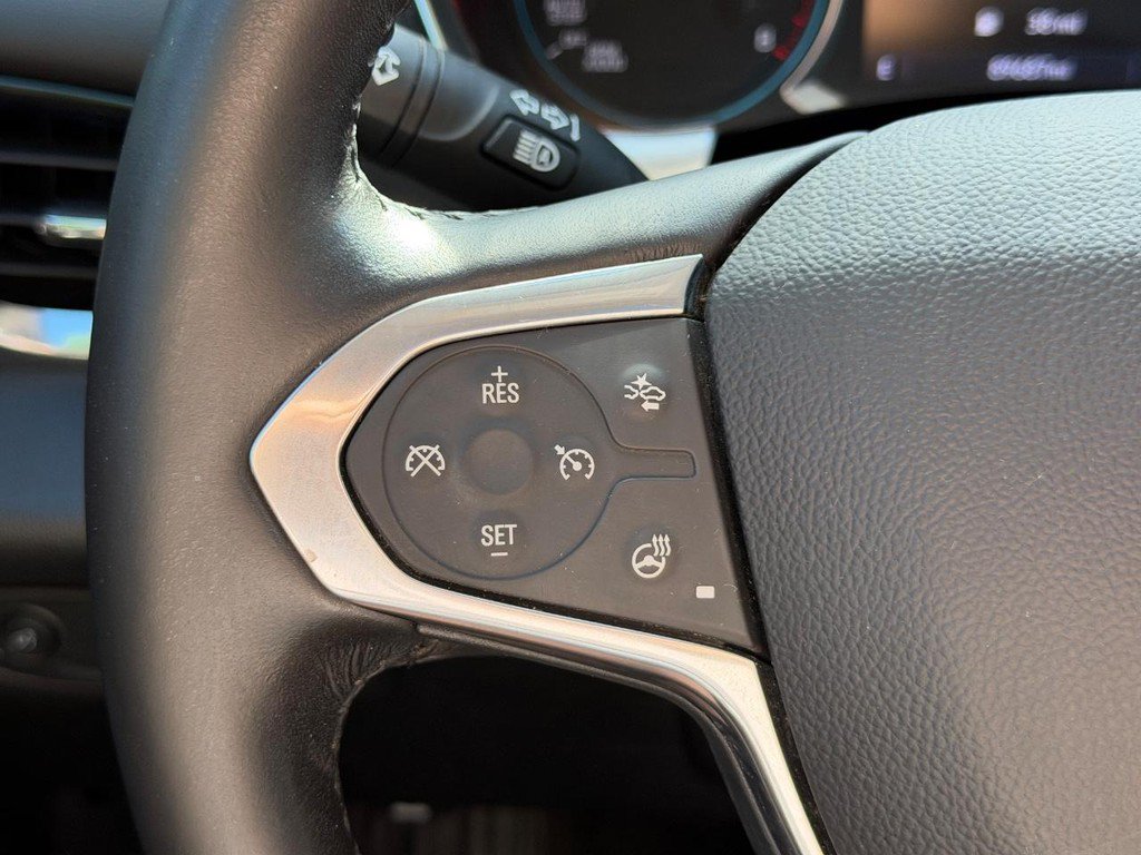 Used 2020 Chevrolet Traverse Premier w/ LPO, Blackout Package FWD image 21
