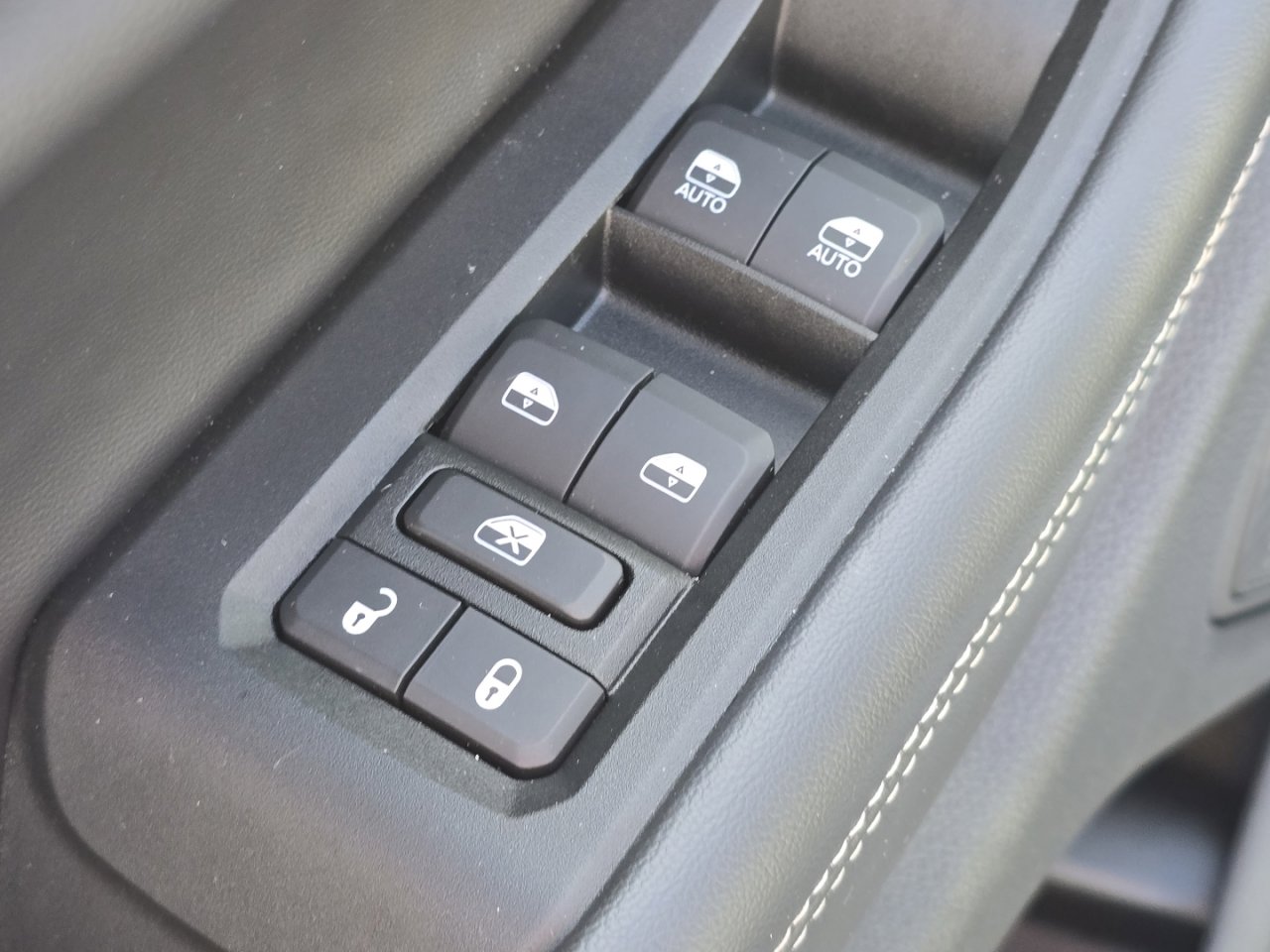 Used 2025 Jeep Grand Cherokee Limited w/ Black Appearance Package image 26