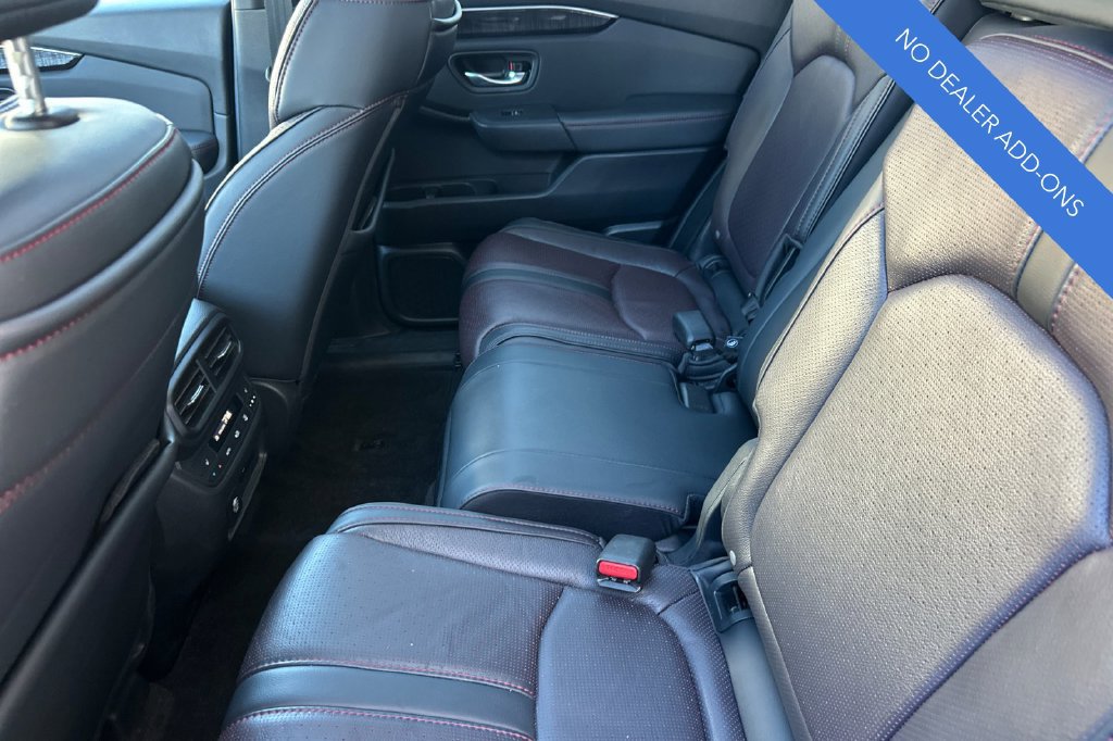 Certified 2025 Honda Pilot Black Edition image 13