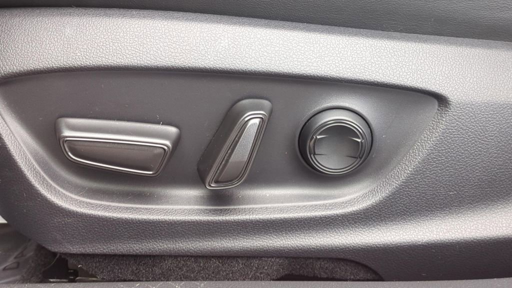 Used 2024 Toyota Prius XLE image 23