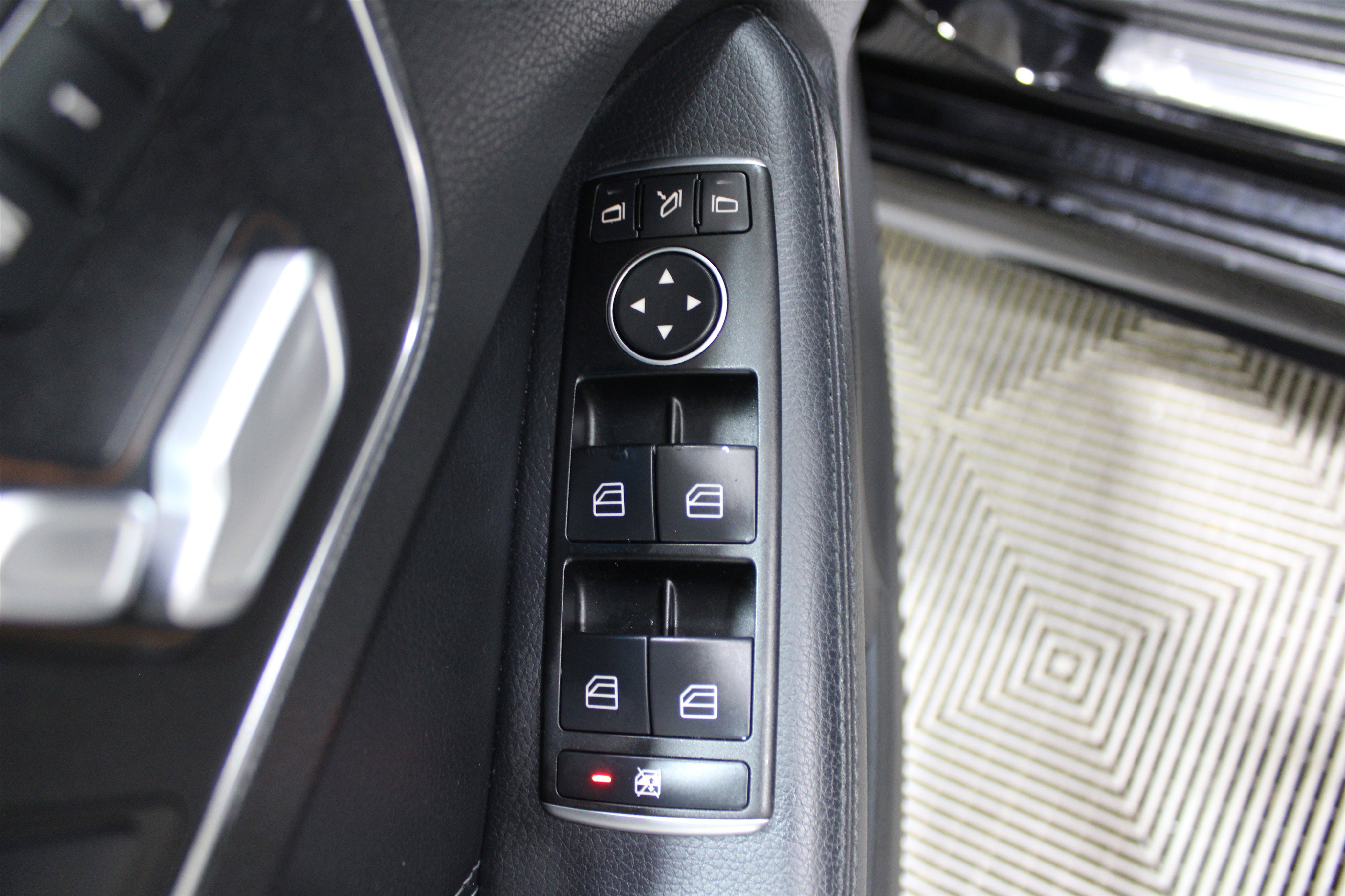 Used 2015 Mercedes-Benz E 350 4MATIC Sedan image 6