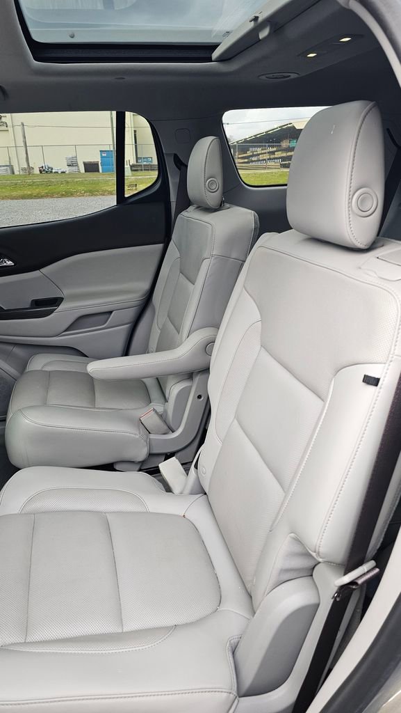 Used 2019 GMC Acadia SLT w/ LPO, Floor Liner Package image 6