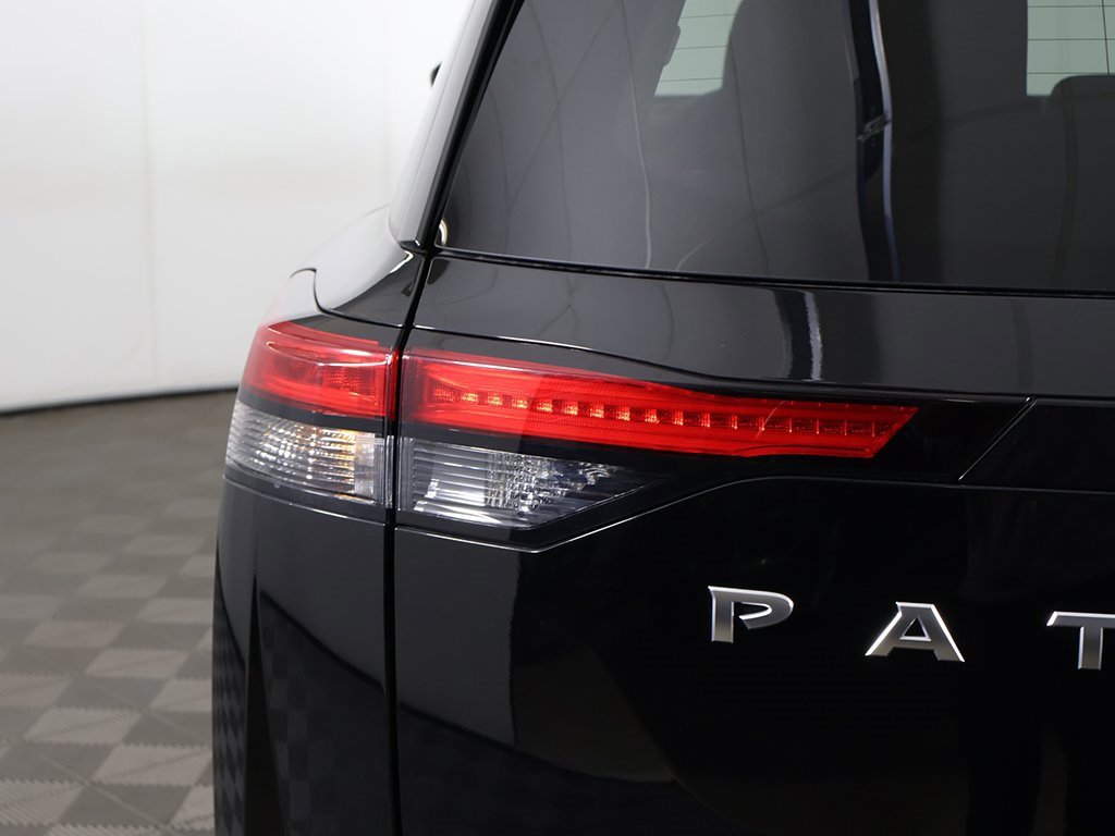 Used 2024 Nissan Pathfinder S image 10