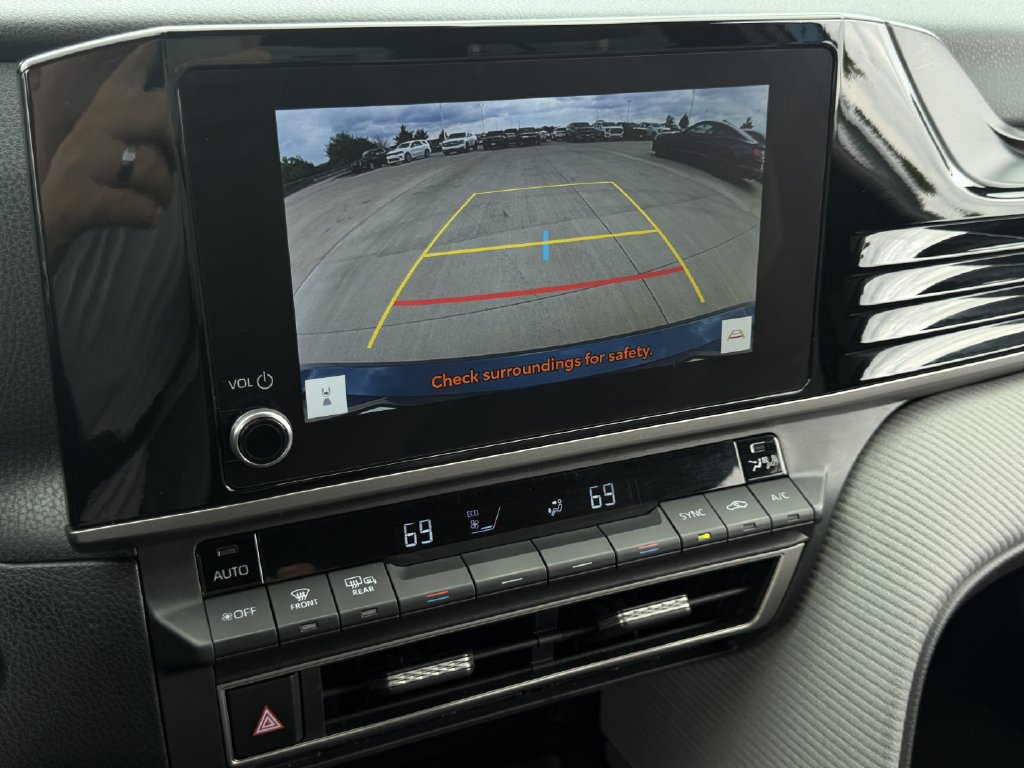 Used 2025 Toyota Camry SE w/ Convenience Package FWD image 20