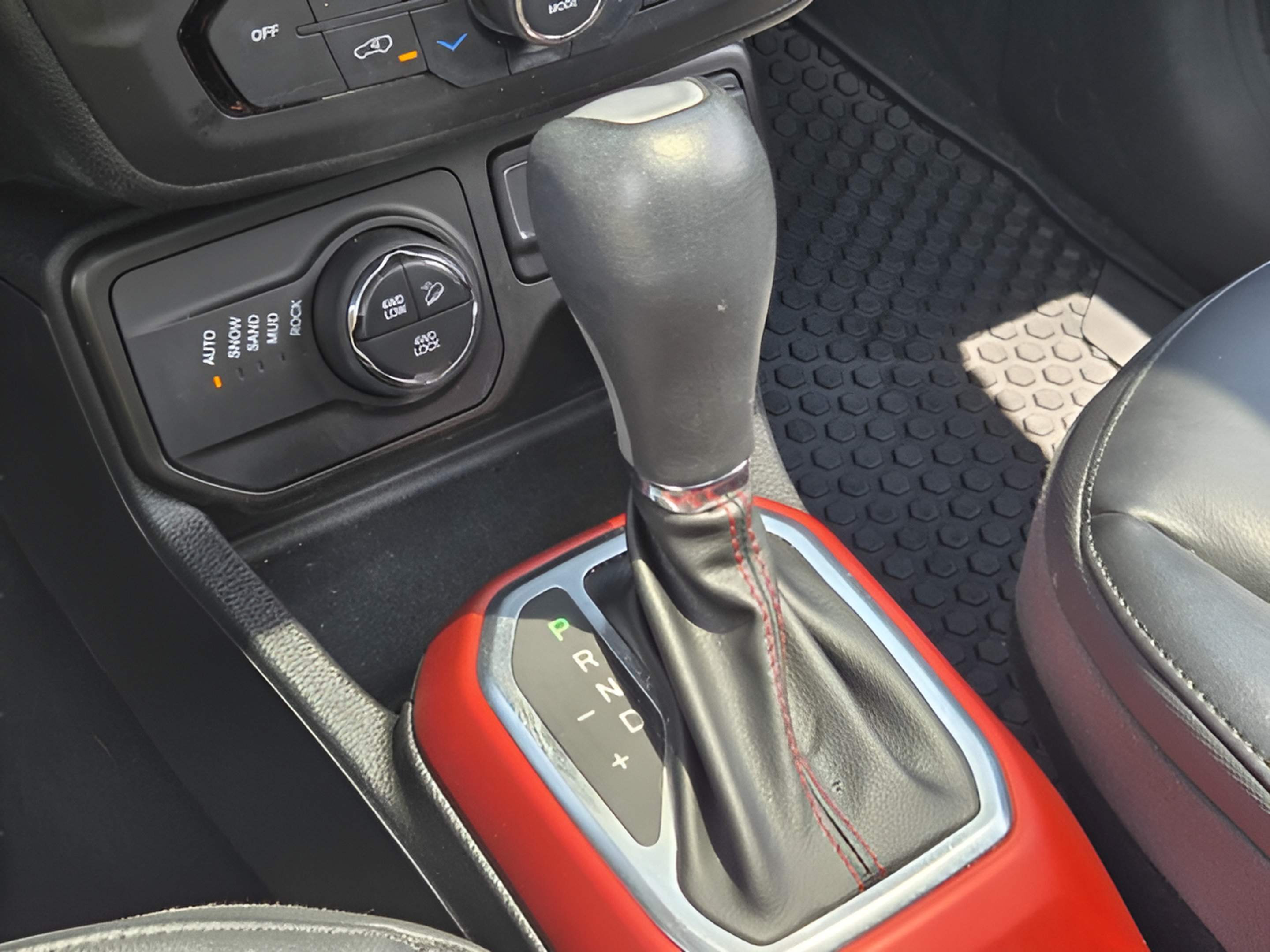 Used 2019 Jeep Renegade Trailhawk AWD/4WD image 15