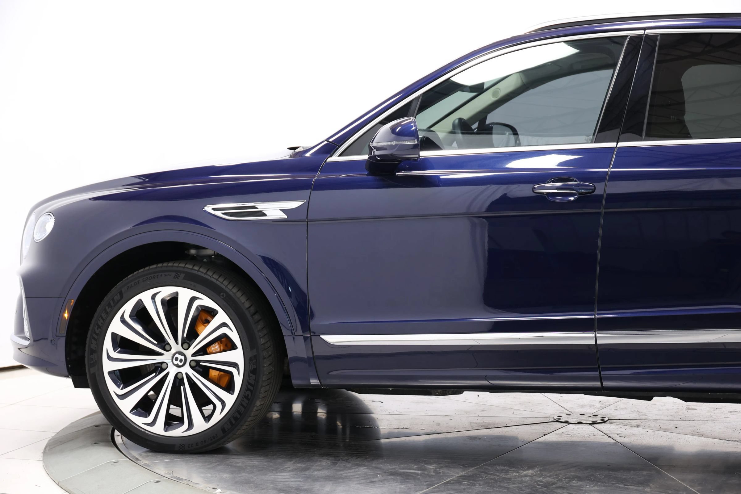 Used 2021 Bentley Bentayga w/ First Edition Specification AWD/4WD image 8