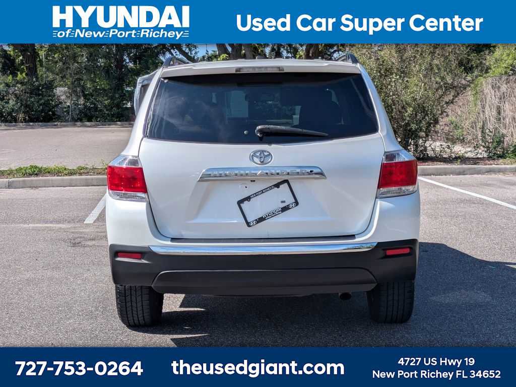 Used 2011 Toyota Highlander SE w/ Tow Pkg FWD image 4