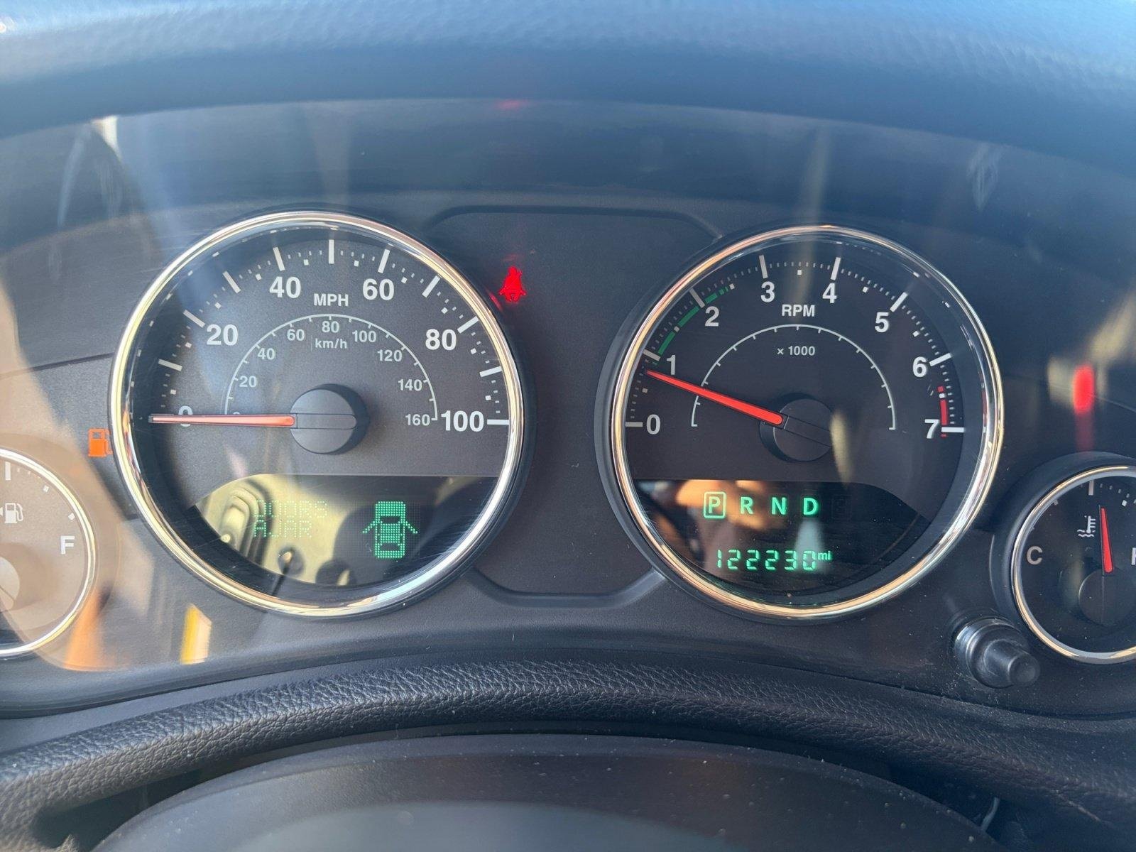 Used 2016 Jeep Wrangler Unlimited Sahara w/ Connectivity Group AWD/4WD image 11