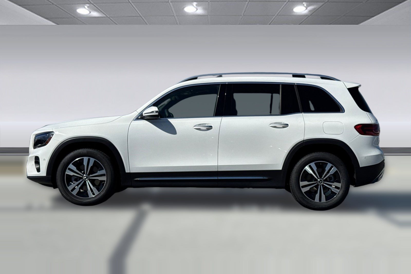 New 2026 Mercedes-Benz GLB 250 image 2
