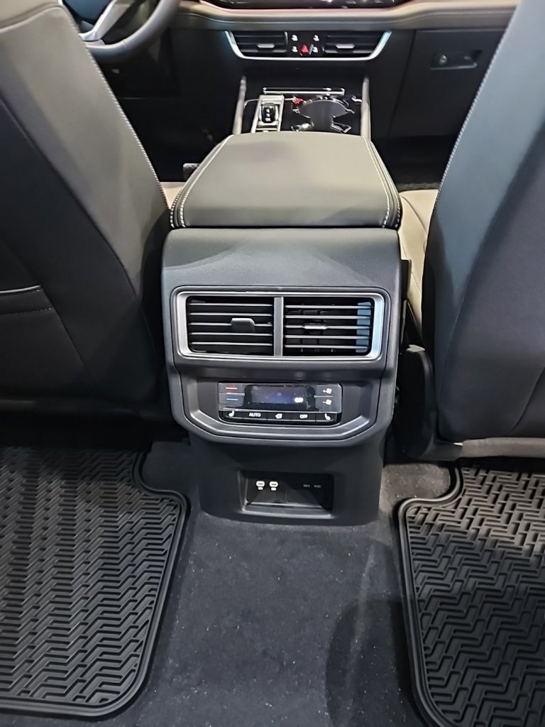 New 2026 Volkswagen Atlas SEL image 18