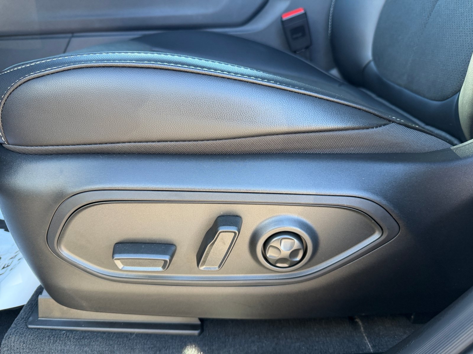 New 2025 Jeep Grand Cherokee L Altitude AWD/4WD image 15