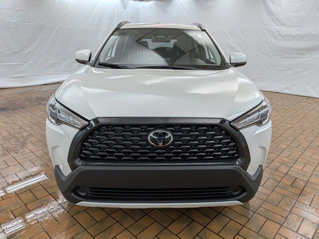 Used 2024 Toyota Corolla Cross LE image 2