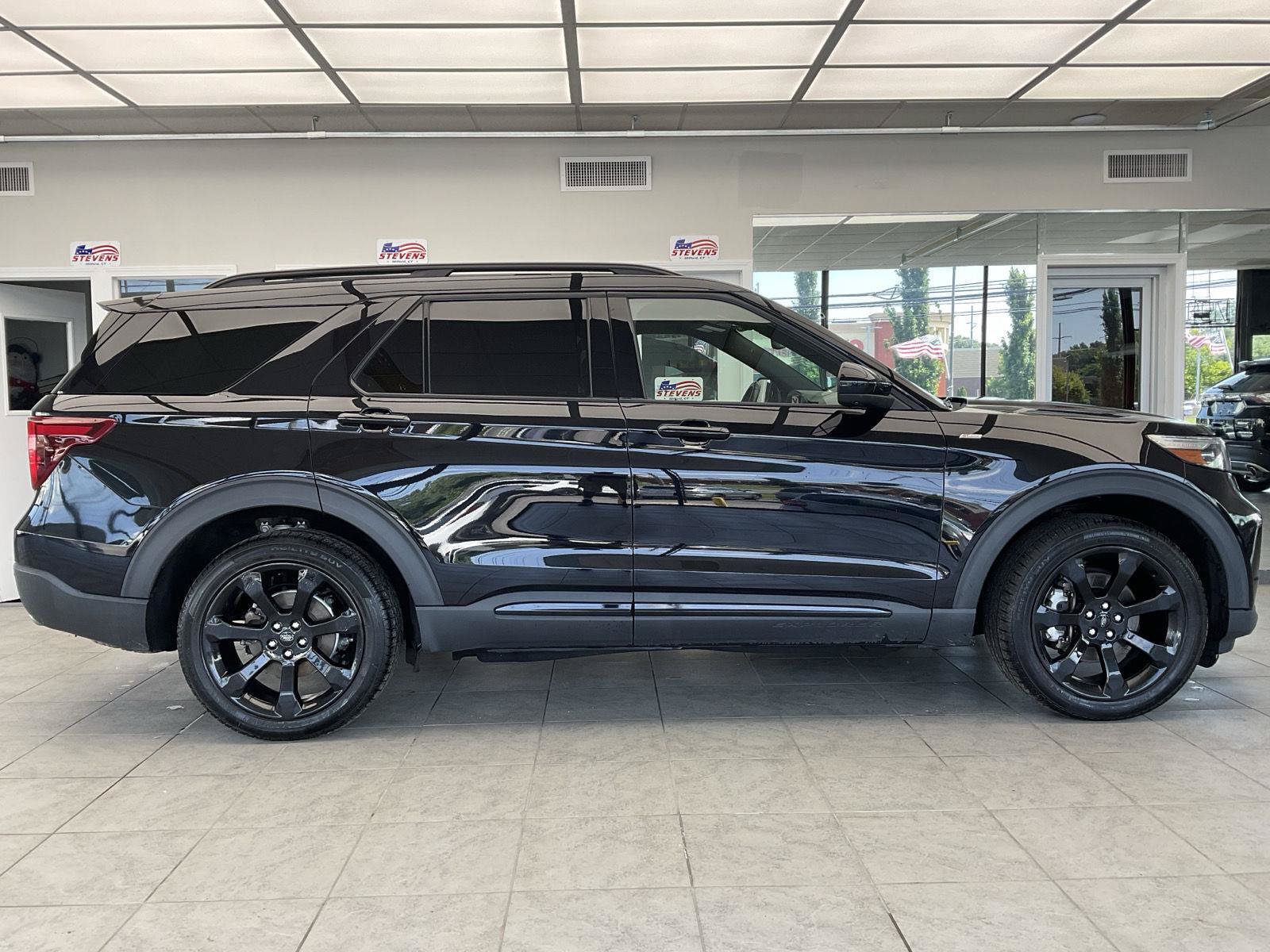 Used 2022 Ford Explorer ST-Line w/ Class IV Trailer Tow Package AWD/4WD image 4