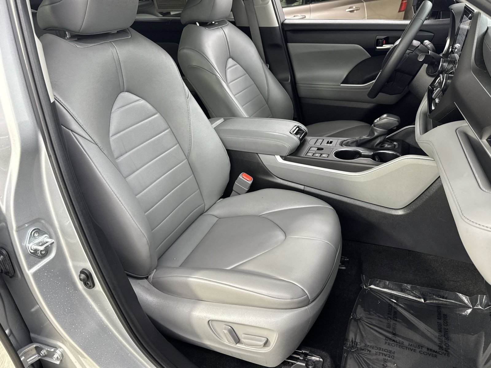 Used 2024 Toyota Highlander XLE image 33