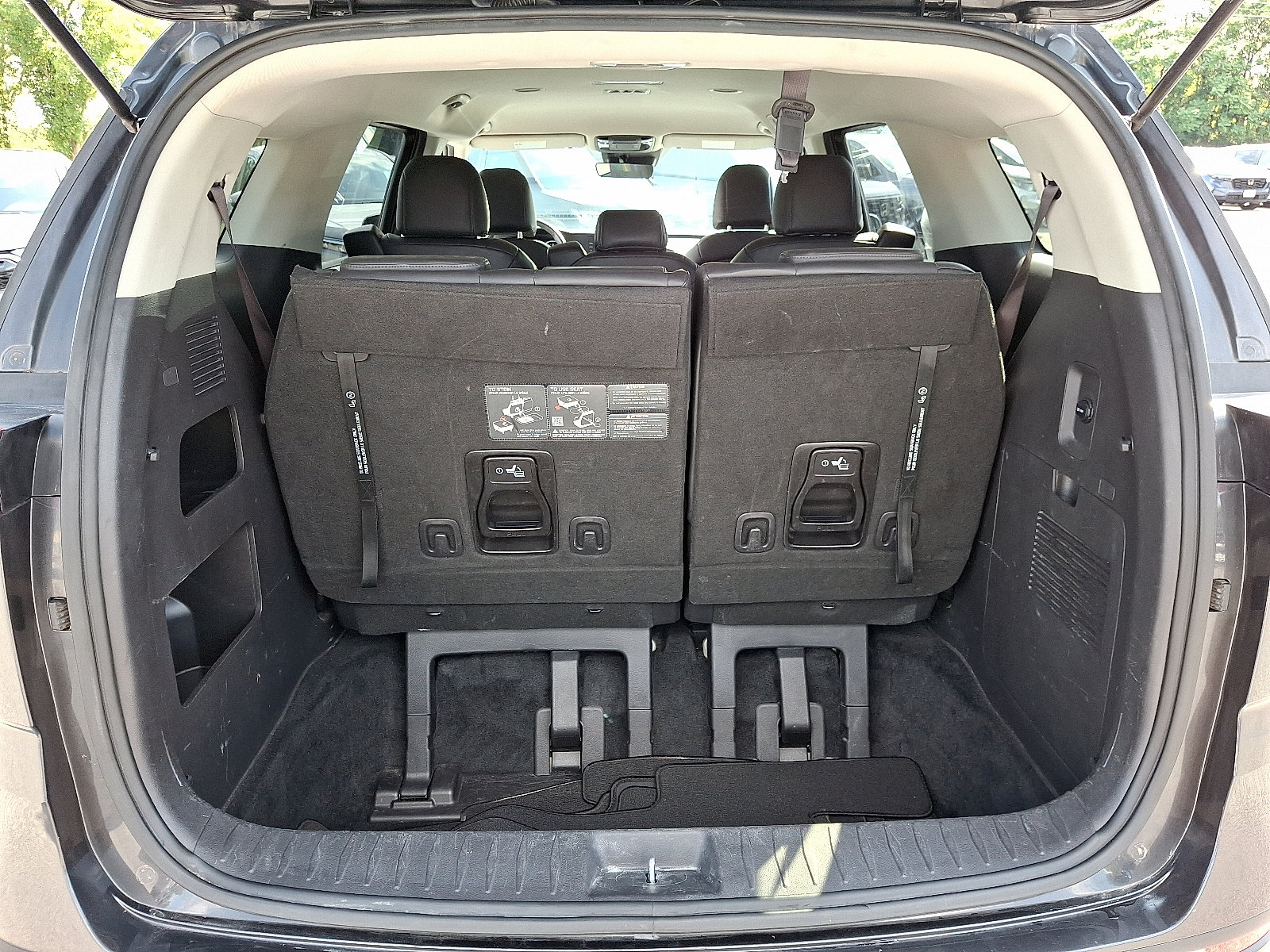 Certified 2024 Kia Carnival LX FWD image 30