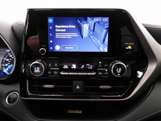 Used 2025 Toyota Highlander XLE image 44