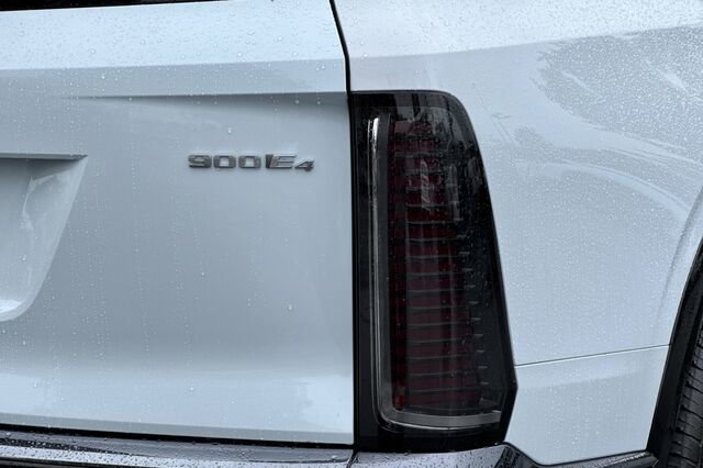 New 2026 Cadillac Vistiq Sport w/ LPO, Floor Liner Package AWD/4WD image 27