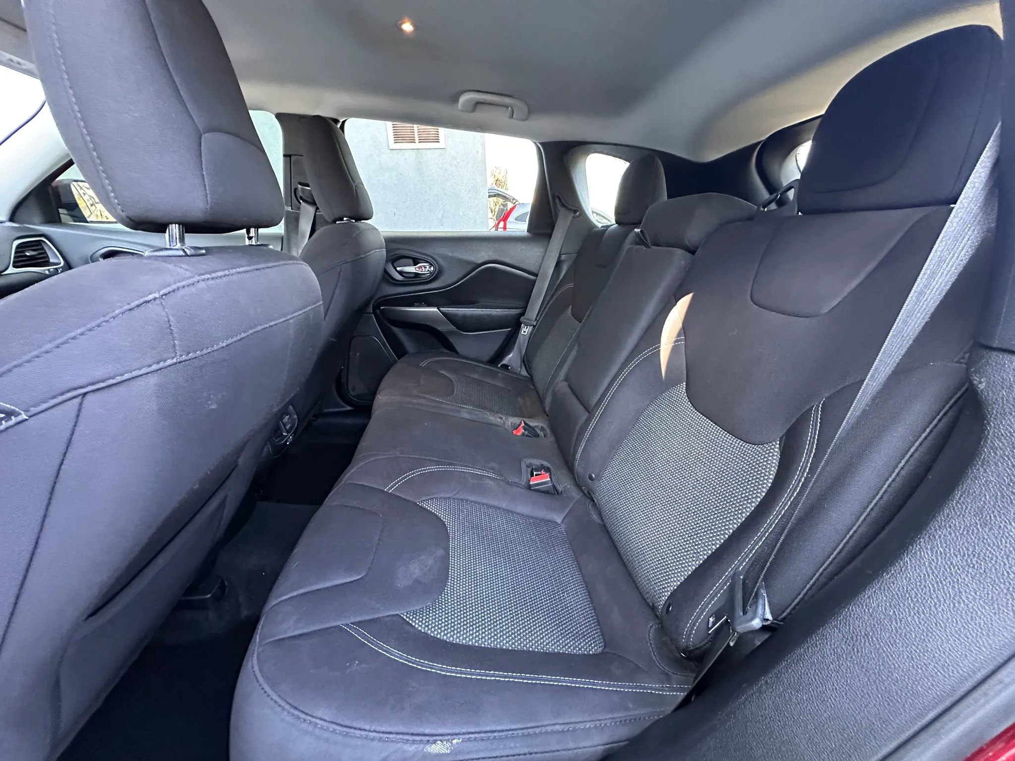 Used 2019 Jeep Cherokee Latitude w/ Popular Appearance Group image 10