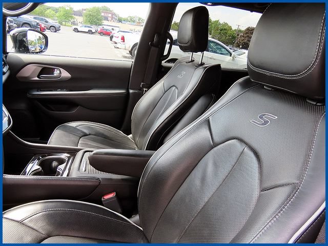 Used 2025 Chrysler Pacifica Limited FWD image 14