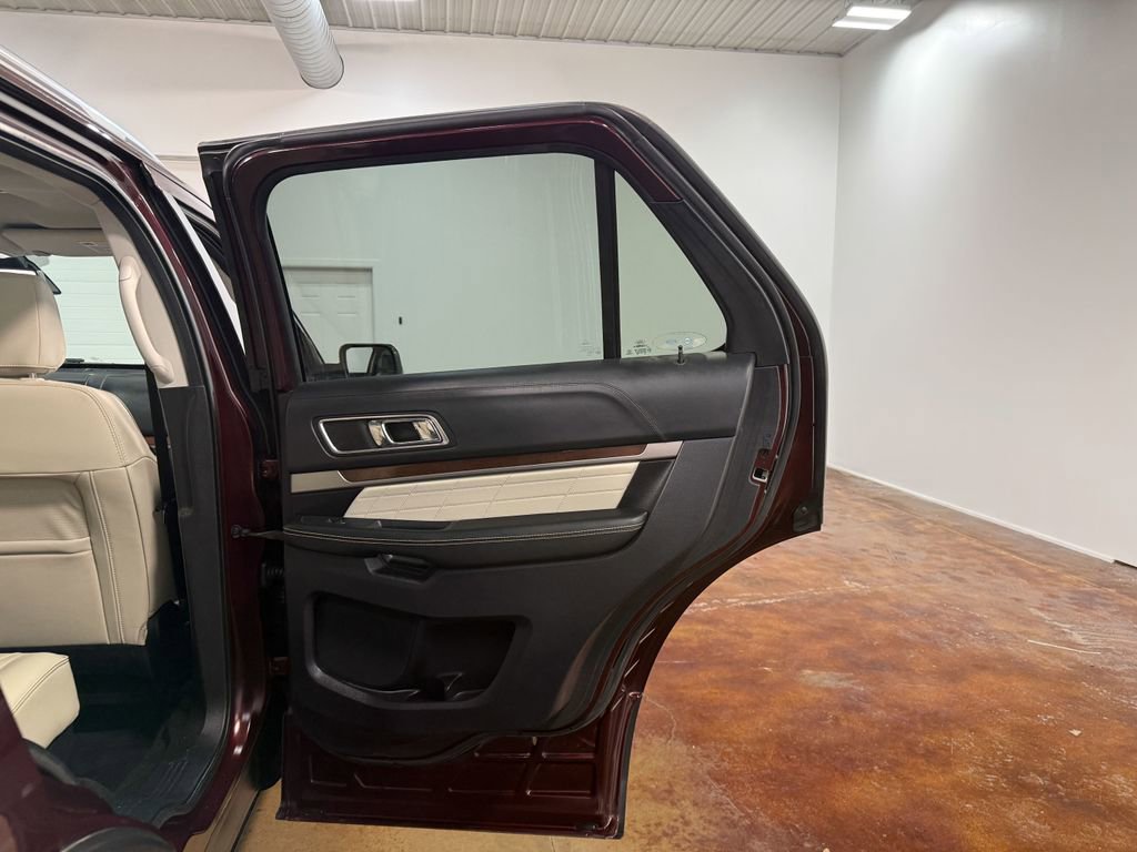 Used 2018 Ford Explorer Platinum AWD/4WD image 64