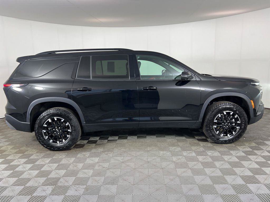 Used 2025 Chevrolet Traverse Z71 w/ Driver Confidence Package AWD/4WD image 2