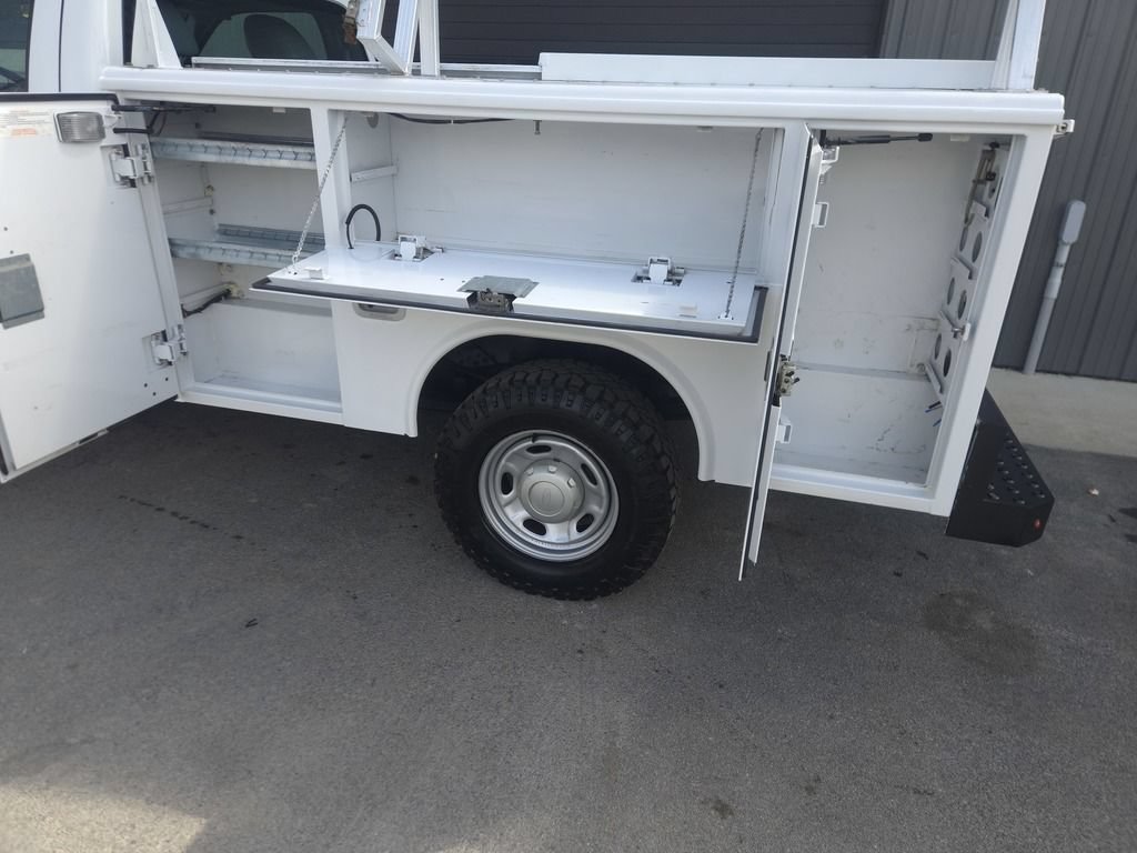 Used 2011 Ford F250 XL w/ Skid Plate Pkg AWD/4WD image 4